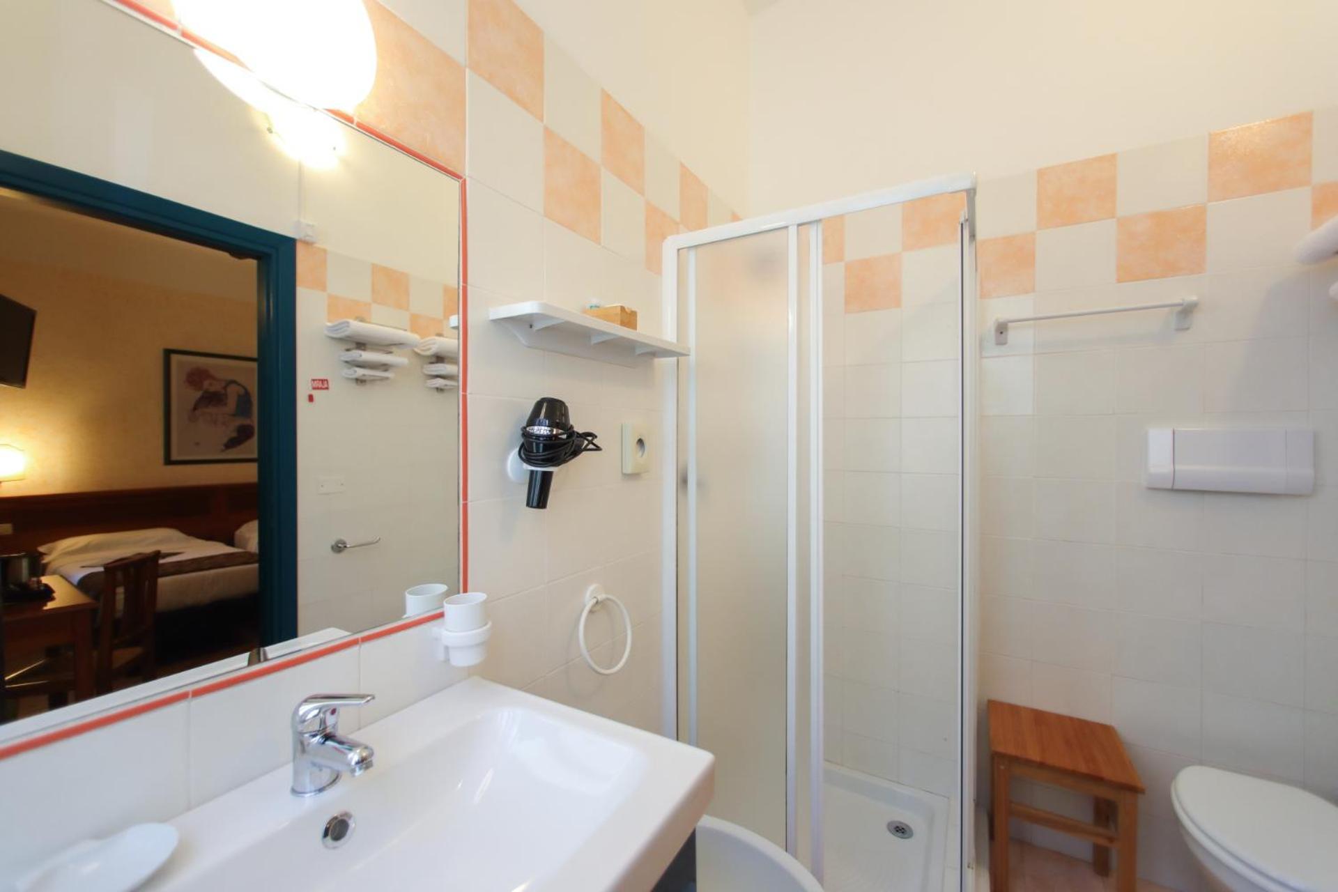 Hotel Garni Riviera Gargnano Habitación foto